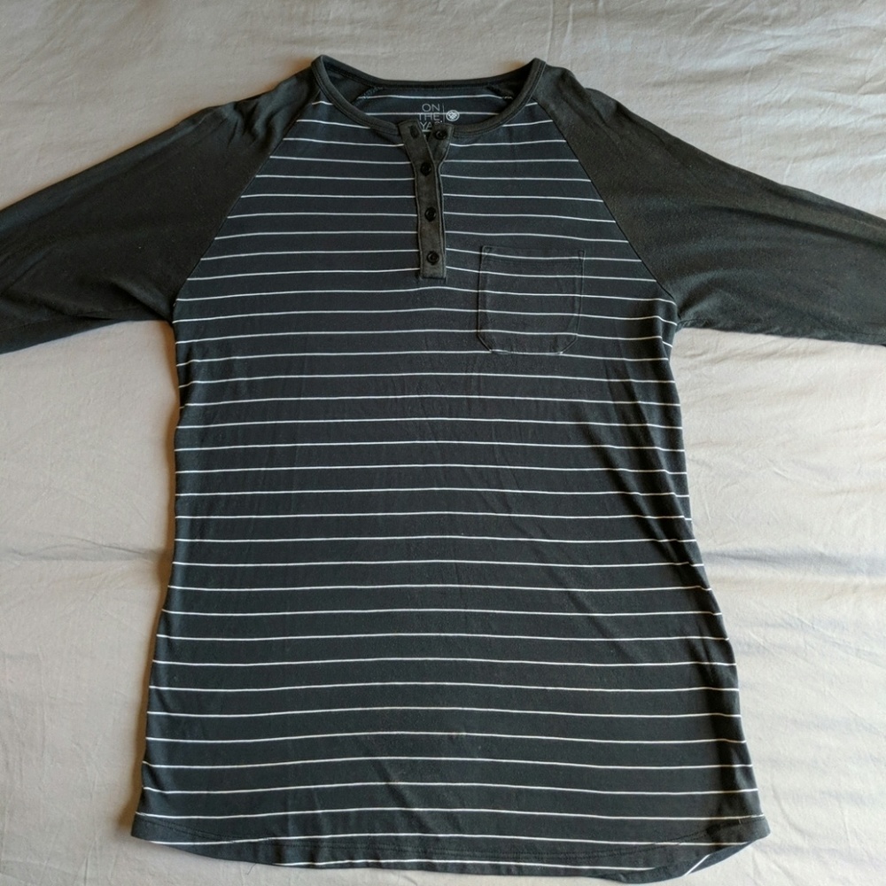 ON THE BYAS Black Henley (Medium)